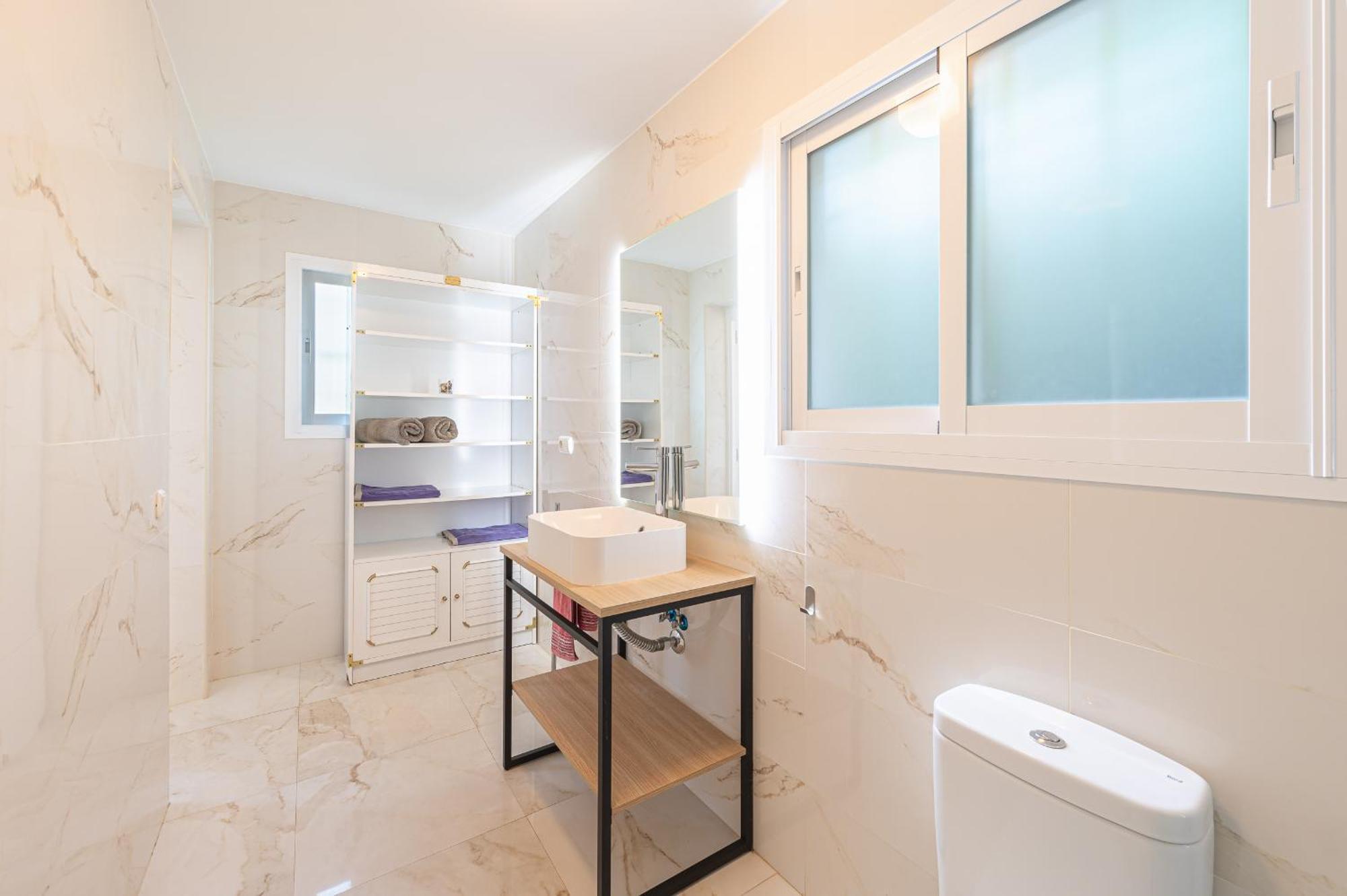 Villa Beautiful Renovated Close Beach 8 People, 4 Bedrooms, 3 Bathrooms, Private Heated Pool, Ping Pong Table, Private Petanque Court *